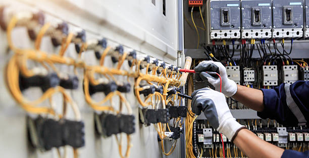 Professional Electrician technician working in Salem, OR